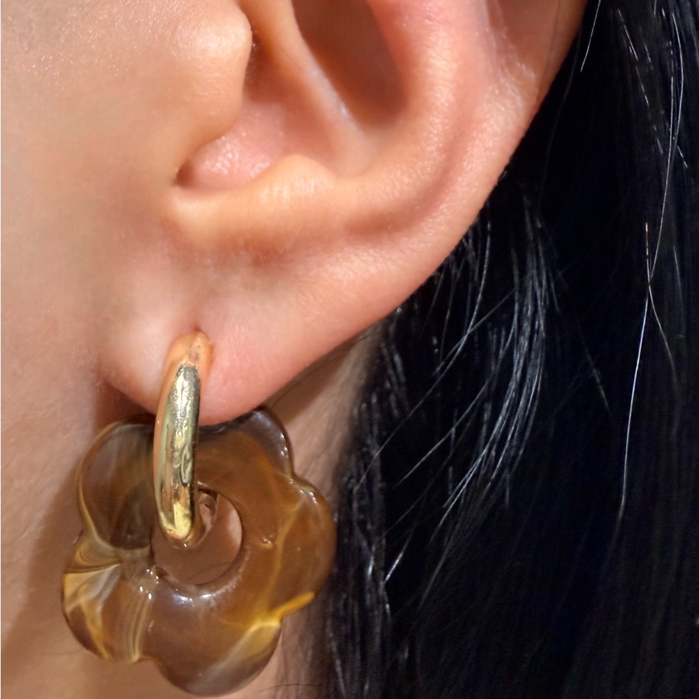 Large tiger’s eye flower huggies